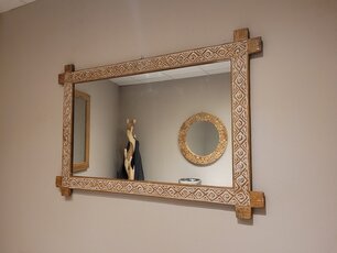 Spiegel met omlijsting van houtsnijwerk 86x131cm