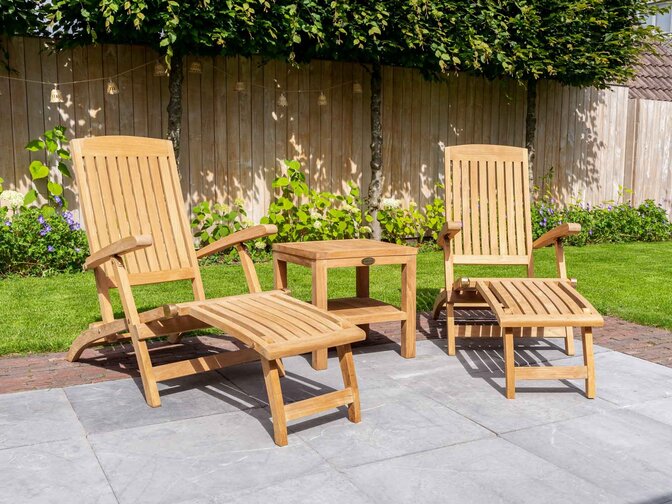 2x Teak ligstoel New Ocean,  kussens en bijzettafel