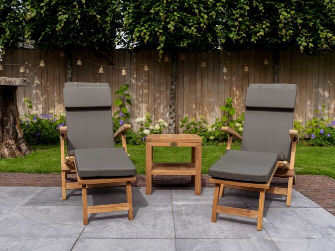 2x Teak ligstoel New Ocean,  kussens en bijzettafel