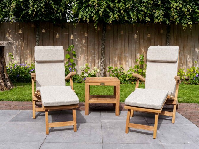 2x Teak ligstoel New Ocean,  kussens en bijzettafel