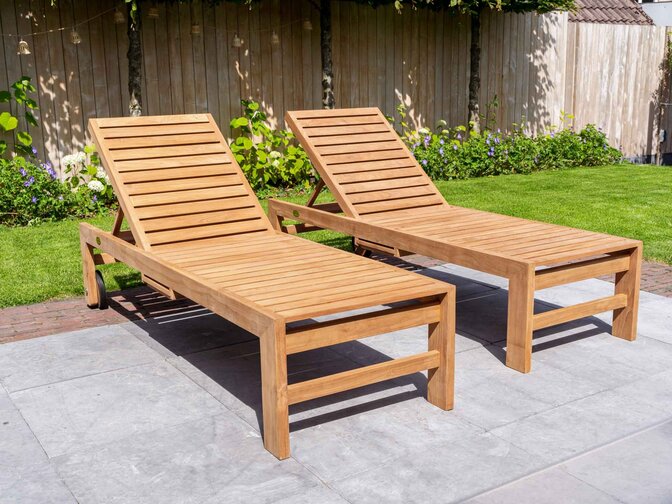 2x Teak ligbedden Trento met kussens