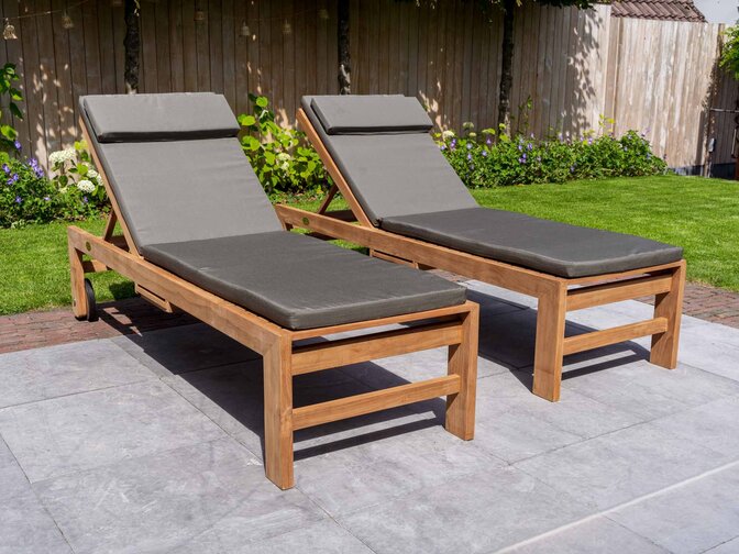 2x Teak ligbedden Trento met kussens