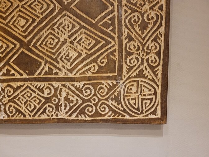 Wandpaneel met houtsnijwerk 65x75cm