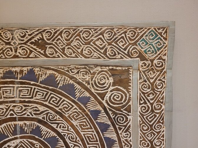 Muurdecoratie met houtsnijwerk 120x110cm - SKA24106-09