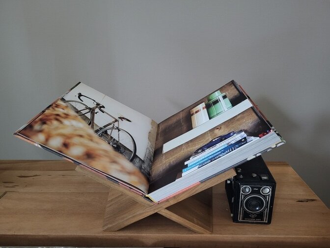 Teak boekenstandaard