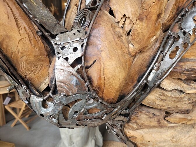 Groot steigerend paard - hout en metaal