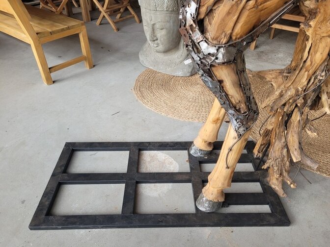 Groot steigerend paard - hout en metaal