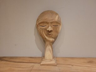 Houten gezicht op hand - 25x50cm Houten gezicht op hand - 25x50cm