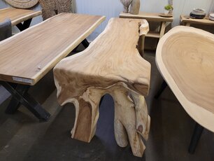Boomstamtafel L met 1 vaste poot 65/85x215cm Boomstamtafel L met 1 vaste poot 65/85x215cm