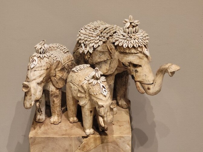 Staande olifant met schelpen - 25x20cm