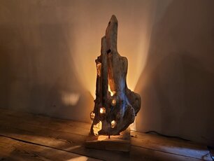 Hout sculptuur met verlichting - 70cm Hout sculptuur met verlichting - 70cm