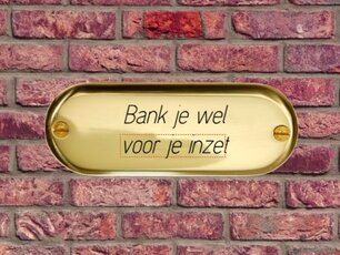 Messing label met opschrift Messing label met opschrift