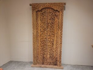Deur met kozijn - houtsnijwerk - 103x197cm Deur met kozijn - houtsnijwerk - 103x197cm