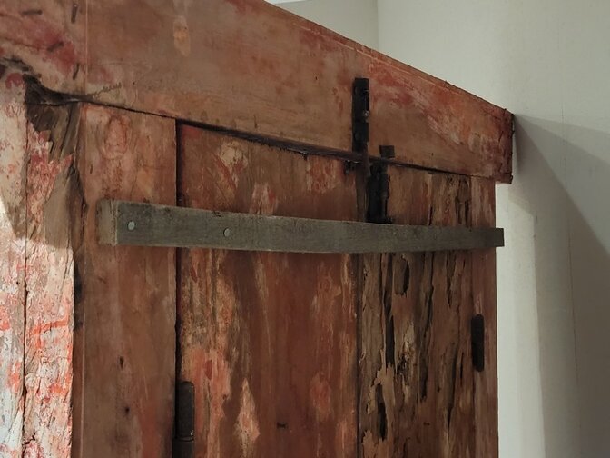 Deur met kozijn - houtsnijwerk - 103x213cm -Rood