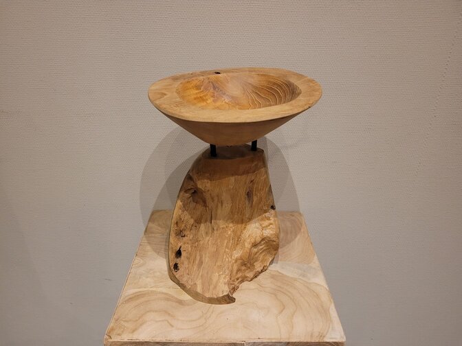 Houten schaaltje op voet 20x30cm