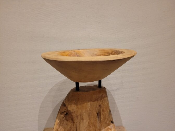 Houten schaaltje op voet 20x30cm