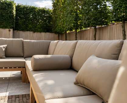 Ontdek de reis van teakhout: van boom tot meubel