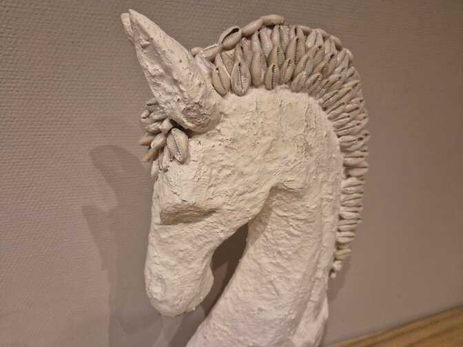 Wit paardenhoofd met schelpen - 45cm