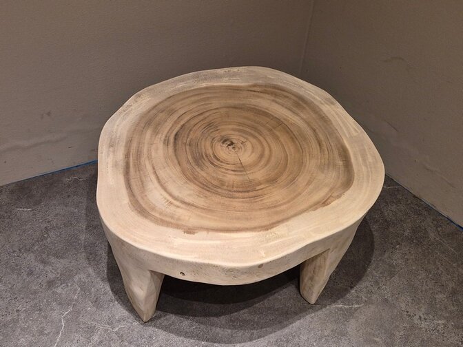 Salontafel 60x45cm op 3 massieve poten