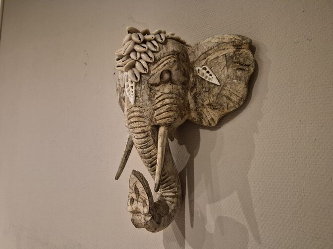 Hangende olifant met schelpen - 25x25cm