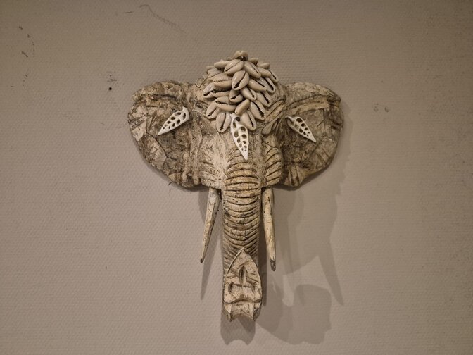 Hangende olifant met schelpen - 25x25cm