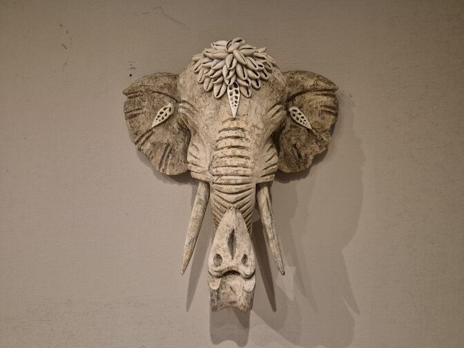 Hangende olifant met schelpen - 30x30cm
