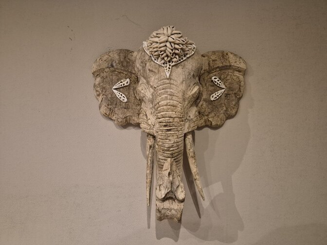 Hangende olifant met schelpen - 40x40cm