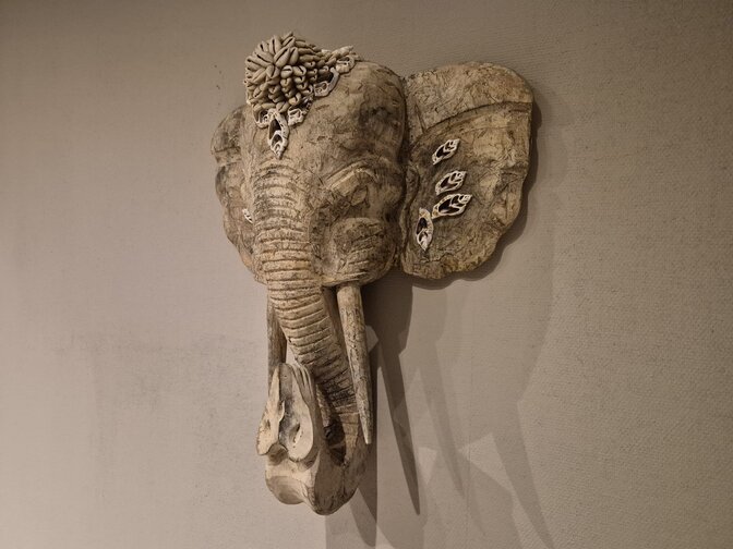 Hangende olifant met schelpen - 50x50cm