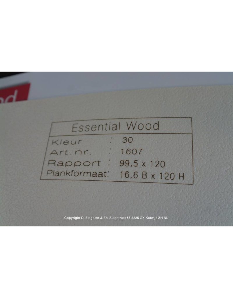 Essential Wood 30