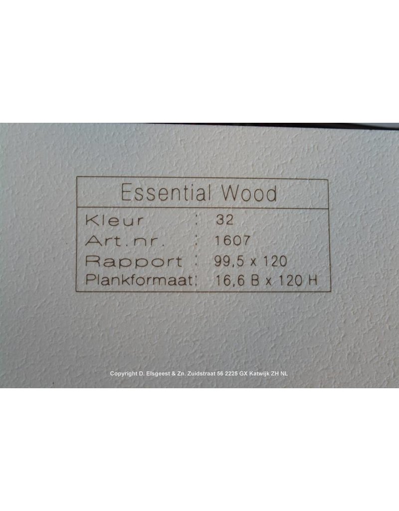 Essential Wood 32