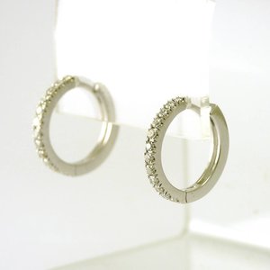 18 krt. white gold earrings with brilliant cut diamonds