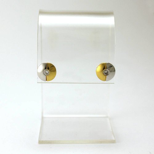 18 karaat bicolor gouden oorknoppen ,met briljant 18 karaat bicolor gouden oorknoppen ,met briljant