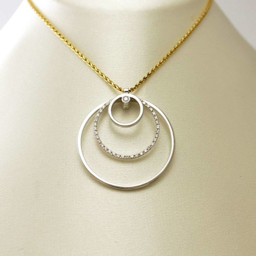 18 krt. bicolor gouden hanger en collier met briljant 18 krt. bicolor gouden hanger en collier met briljant