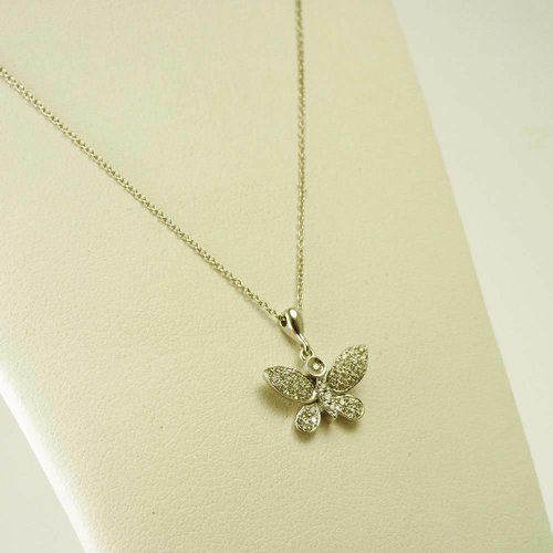 18 krt. witgouden collier en hanger met briljant geslepen diamanten 18 krt. witgouden collier en hanger met briljant geslepen diamanten