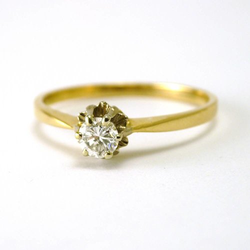 14 krt. yellow gold ring with mirror chaton and diamond