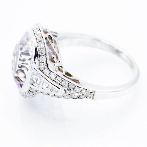 18 krt. white gold ring with 7.395 crt. natural kunzite and 0.68 crt. diamonds