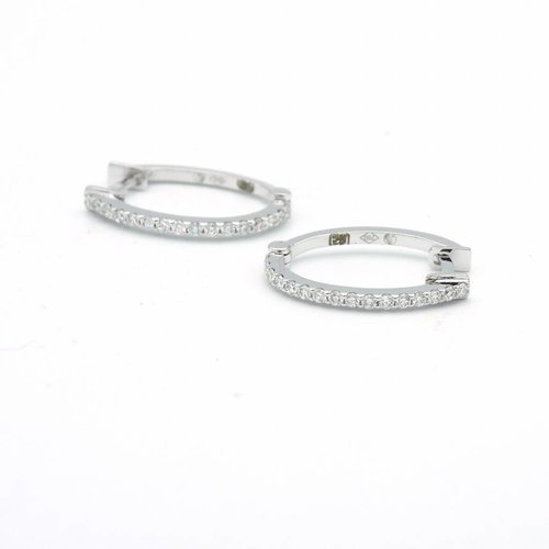 18 krt. witgouden oorbellen met briljantgeslepen diamanten 18 krt. witgouden oorbellen met briljantgeslepen diamanten