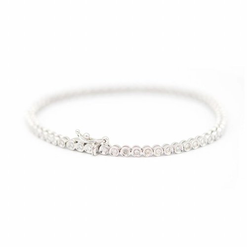 18 krt. witgouden tennisarmband met briljant geslepen diamanten 18 krt. witgouden tennisarmband met briljant geslepen diamanten