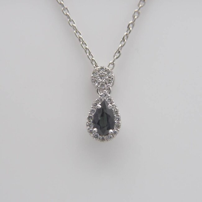 ROS  Jewel Design witgouden collier en hanger gezet met saffier en briljanten