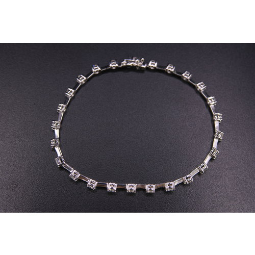 18 krt. witgouden armband met briljant geslepen diamanten 18 krt. witgouden armband met briljant geslepen diamanten