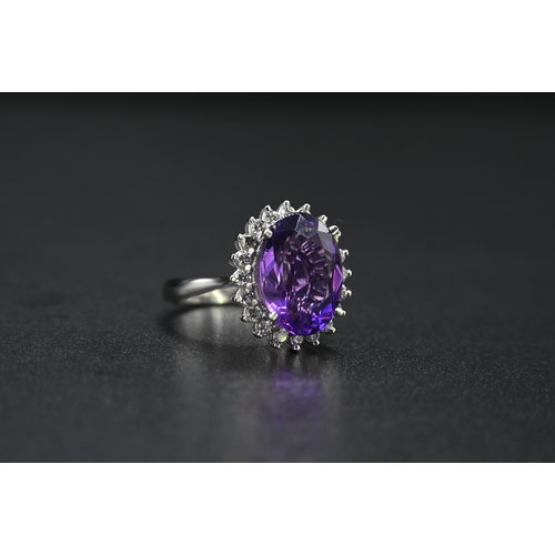 18k witgouden ring met nat. amethist 18k witgouden ring met nat. amethist