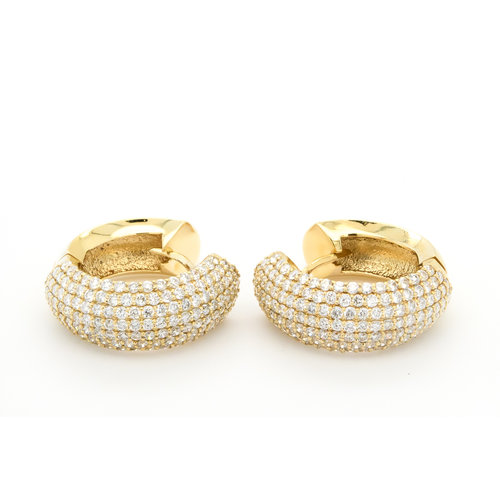 18 krt. geelgouden oorringen met briljant geslepen diamenten 18 krt. geelgouden oorringen met briljant geslepen diamenten