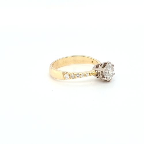 Occasion 14 krt.  geelgouden ring met briljant geslepen diamanten