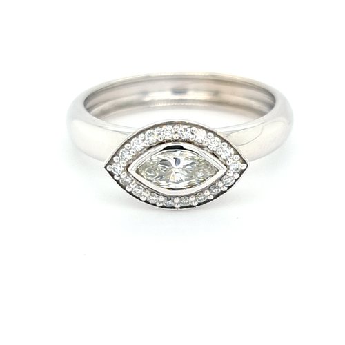 18 karaat wit goud ring markies geslepen diamant / briljanten 4.2 gram 18 karaat wit goud ring markies geslepen diamant / briljanten 4.2 gram