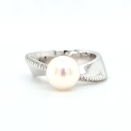 18 Karaat wit goud ring parel/ briljant NHD. 18 Karaat wit goud ring parel/ briljant NHD.