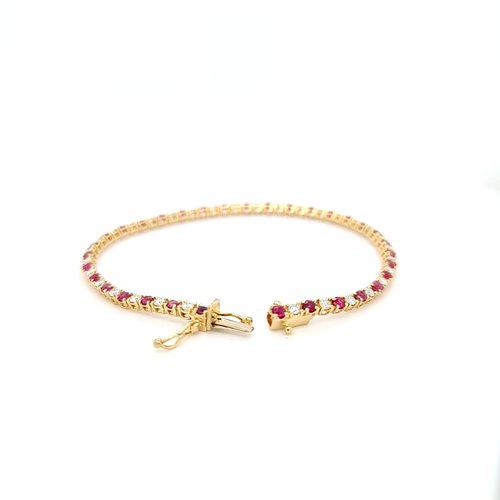 18 krt. geelgouden tennisarmband met robijnen en briljant geslepen diamanten 18 krt. geelgouden tennisarmband met robijnen en briljant geslepen diamanten