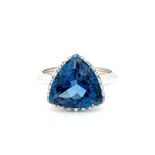 Occasion 18 krt. white gold ring with topaz and brilliant cut diamonds Occasion 18 krt. white gold ring with topaz and brilliant cut diamonds