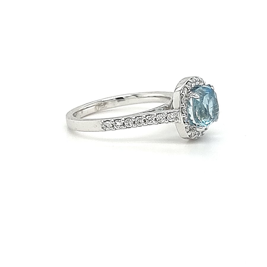 18 krt. white gold ring with aquamarine and diamonds