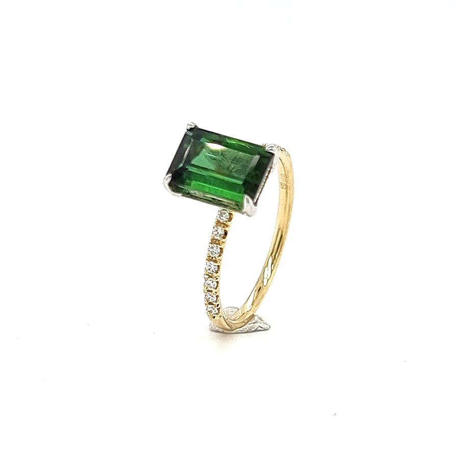 18 krt. bicolour ring with tourmaline and diamonds