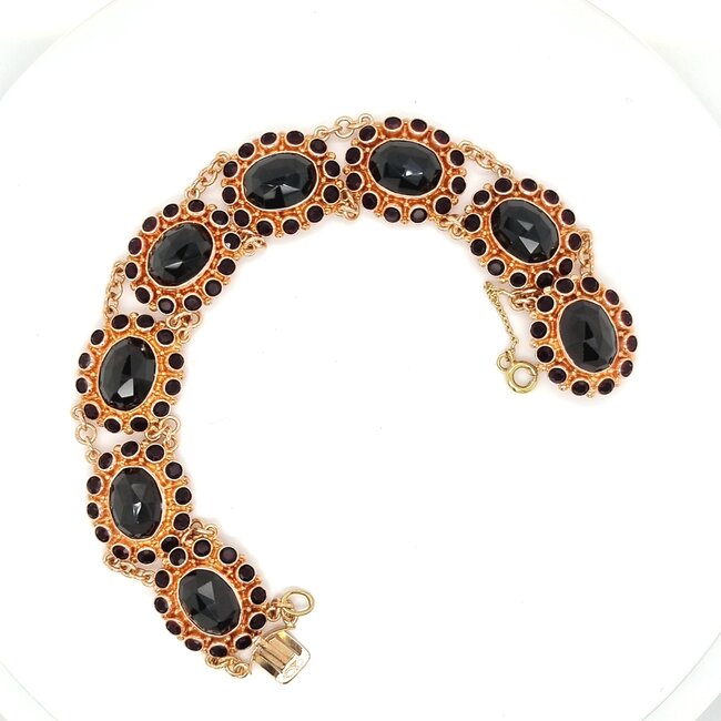 14 krt. yellow gold bracelet with 104 garnets